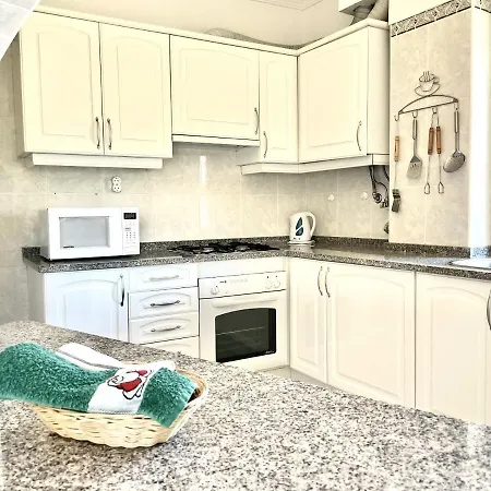 Amazing 1 Bedroom Near Marina *