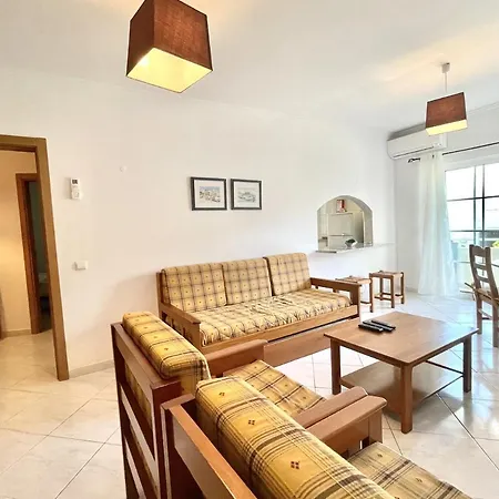 Amazing 1 Bedroom Near Marina Apartment *