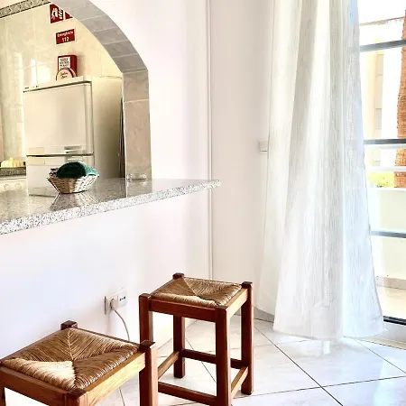 Amazing 1 Bedroom Near Marina Apartment *